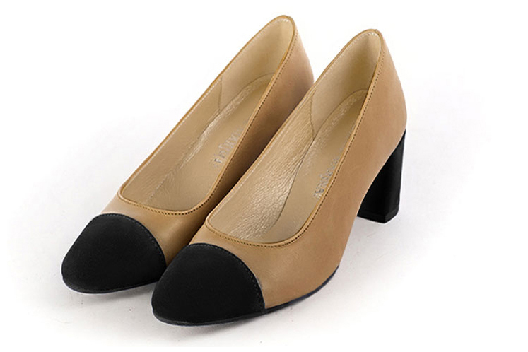 Escarpin beige 2025 bout noir